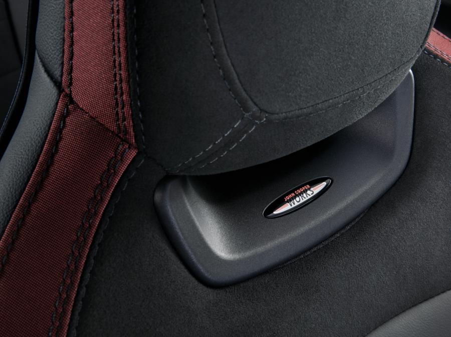 Детали интерьера Mini Cooper S 15 Anos en MX (F56) 2017 года  (фото 8 из 23)